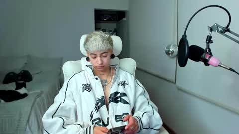 Snapshot of alex_poett chatting on 02.11.26 Residente0xxx online show from 02.11.26