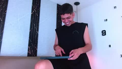 Snapshot of alex_vanz chatting on 12.16.25 Alex Vanz online show from 12.16.25