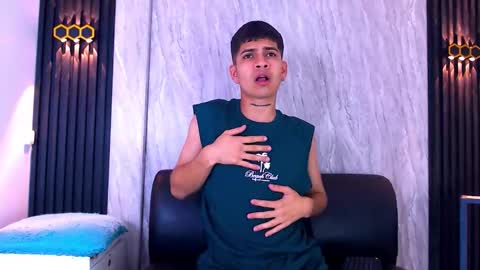 Snapshot of alex_vanz chatting on 12.17.25 Alex Vanz online show from 12.17.25