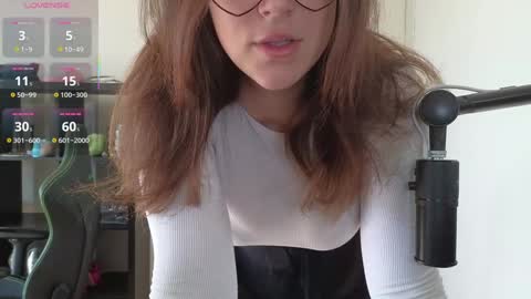 dont be afraid to click social media link its  working  just click on that  online show from 10.08.25