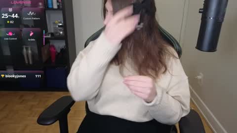 dont be afraid to click social media link its  working  just click on that  online show from 11.06.25