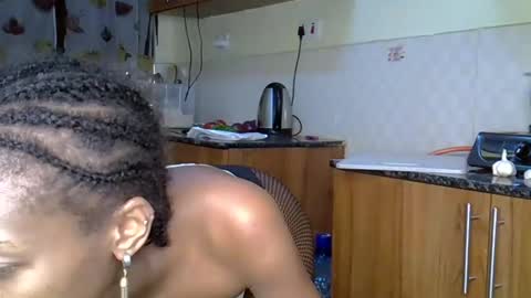 Snapshot of alexa_foxxie chatting on 01.01.25 Alexa online show from 01.01.25