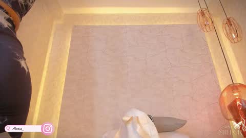 Alexa Millers online show from 12.19.25