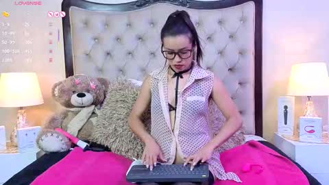 Aleza Starck online show from 10.15.25