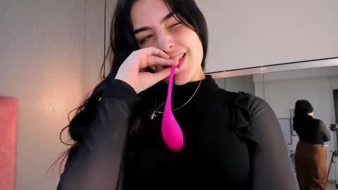 Alexa Thaylor online show from 11.24.25