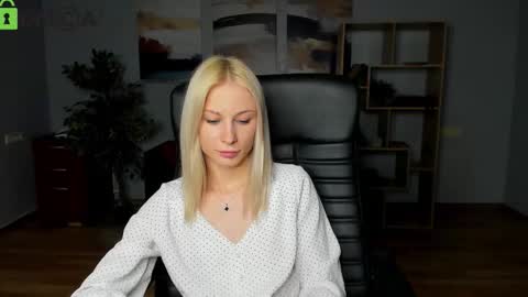 Alexa Woods online show from 10.11.25