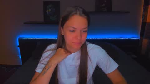 Snapshot of alexabarkley chatting on 06.10.26 angel online show from 06.10.26