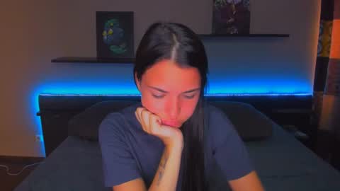 Snapshot of alexabarkley chatting on 06.25.26 angel online show from 06.25.26