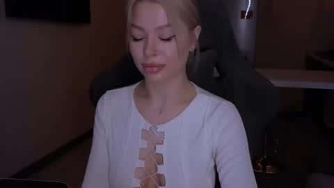 Alexa Mason online show from 11.22.25