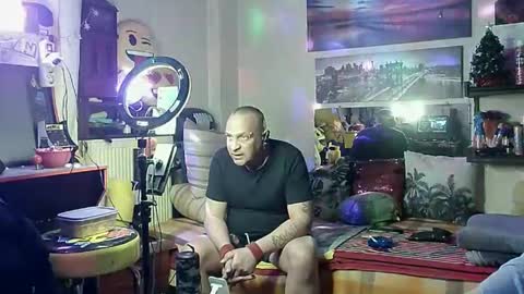 Snapshot of alexanderpatras chatting on 02.19.25 Alexander online show from 02.19.25