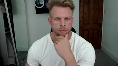 Snapshot of alexandersteelmuscle chatting on 04.03.26 Alexander Steel online show from 04.03.26