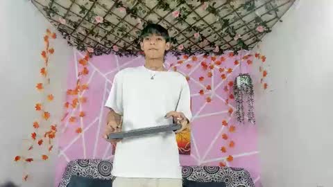 chicos hot online show from 11.22.25