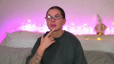 Snapshot of alexandrabloom chatting on 12.17.24 AlexandraBloom online show from 12.17.24
