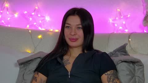 Snapshot of alexandrabloom chatting on 12.23.24 AlexandraBloom online show from 12.23.24