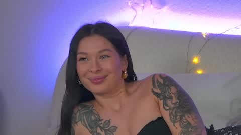 Snapshot of alexandrabloom chatting on 01.08.25 AlexandraBloom online show from 01.08.25