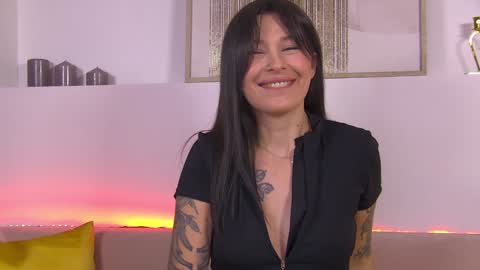 Snapshot of alexandrabloom chatting on 01.23.25 AlexandraBloom online show from 01.23.25