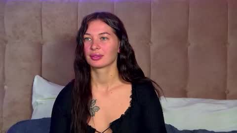 Snapshot of alexandrabloom chatting on 10.06.25 AlexandraBloom online show from 10.06.25