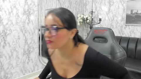 Snapshot of alexandramilff chatting on 12.18.25 Alexandra Milff online show from 12.18.25