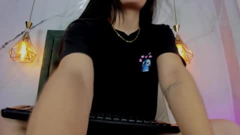 Snapshot of alexavans chatting on 11.12.25 online show from 11.12.25