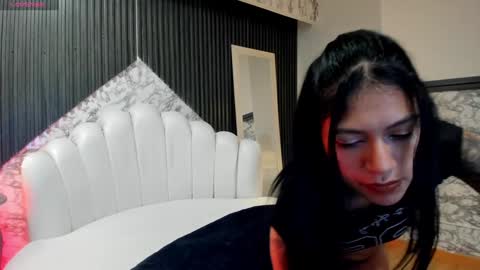 Alexiaa  Online 1430 to 2100 GMT-5 online show from 01.09.25