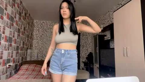 Emila online show from 04.14.26