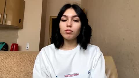 Snapshot of alexisschiess chatting on 11.04.25 Karolina online show from 11.04.25