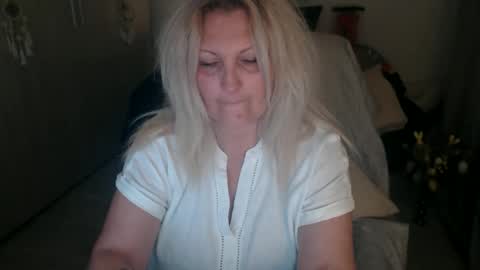 Snapshot of alexxa_mistress chatting on 04.15.26 Jhoa online show from 04.15.26