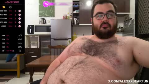 Snapshot of alexxxbear chatting on 10.01.25 alexxxbear online show from 10.01.25