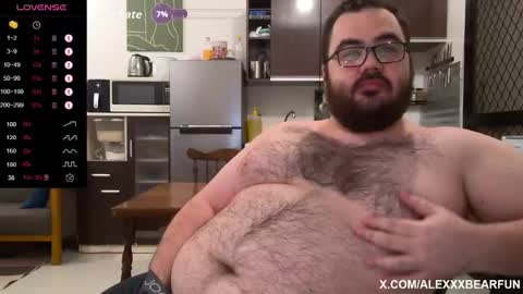 Snapshot of alexxxbear chatting on 10.06.25 alexxxbear online show from 10.06.25