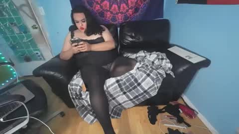 Snapshot of alexxxis2011x3 chatting on 12.01.25 alexxxis2011x3 online show from 12.01.25