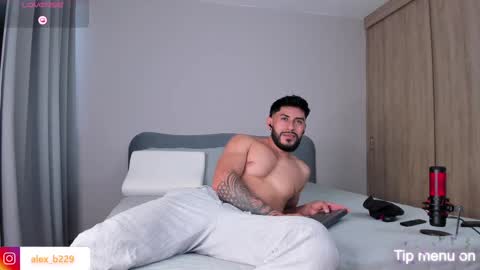 Snapshot of alexxxmachine chatting on 09.09.25 Alex freelance model instagram alex b229 online show from 09.09.25