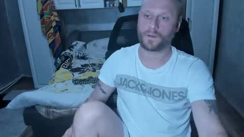 Snapshot of alexyno2020 chatting on 12.17.25 alexyno2022 ONLYFANS online show from 12.17.25