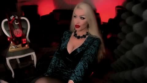 Snapshot of alfa_female chatting on 12.17.24 AlfaFemale online show from 12.17.24