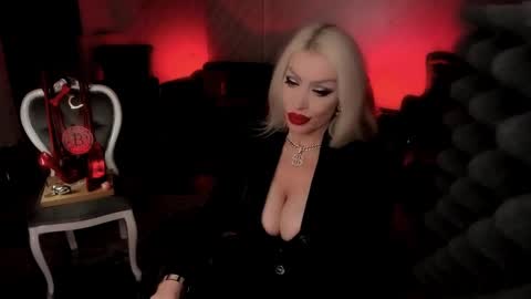 Snapshot of alfa_female chatting on 12.20.24 AlfaFemale online show from 12.20.24
