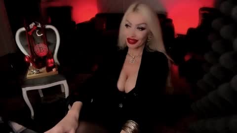 Snapshot of alfa_female chatting on 12.20.24 AlfaFemale online show from 12.20.24