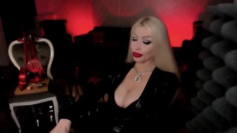 Snapshot of alfa_female chatting on 01.26.25 AlfaFemale online show from 01.26.25