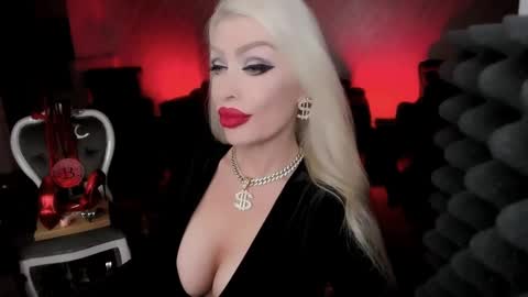 Snapshot of alfa_female chatting on 01.31.25 AlfaFemale online show from 01.31.25