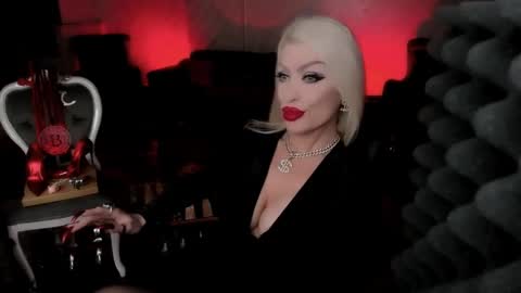 Snapshot of alfa_female chatting on 01.31.25 AlfaFemale online show from 01.31.25