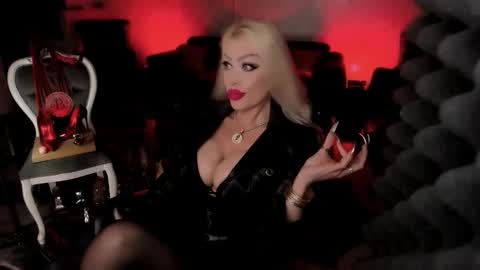 Snapshot of alfa_female chatting on 03.04.25 AlfaFemale online show from 03.04.25