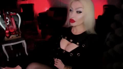 Snapshot of alfa_female chatting on 09.15.25 AlfaFemale online show from 09.15.25