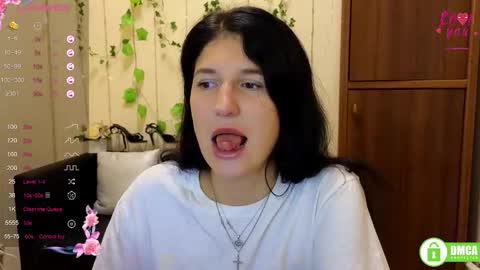 Snapshot of alianna_solo_kiss chatting on 09.17.25 Alianna online show from 09.17.25