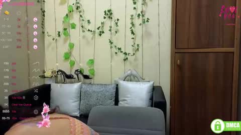 Snapshot of alianna_solo_kiss chatting on 09.18.25 Alianna online show from 09.18.25