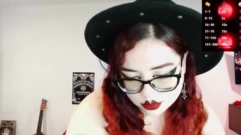 Snapshot of alicce_moon_ chatting on 03.05.25 online show from 03.05.25