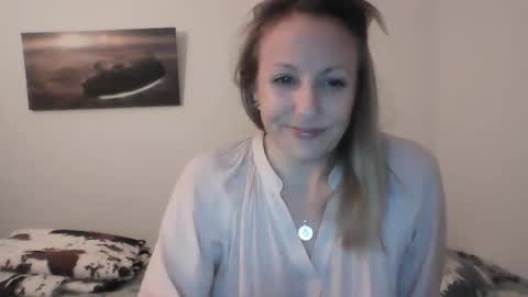 Snapshot of alice8363 chatting on 12.30.24 Alice online show from 12.30.24