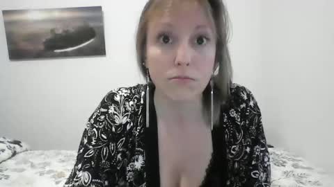 Snapshot of alice8363 chatting on 02.04.25 Alice online show from 02.04.25