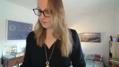 Snapshot of alice8363 chatting on 10.30.25 Alice online show from 10.30.25