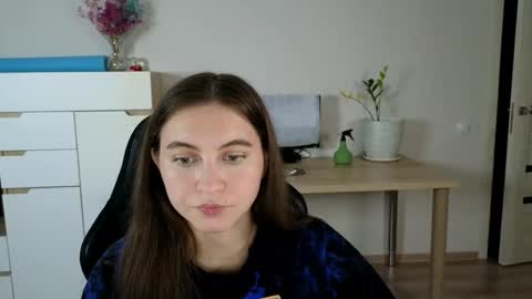 Snapshot of alice_________________________ chatting on 10.19.25 Alice online show from 10.19.25