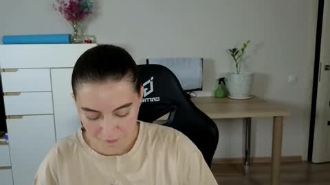 Snapshot of alice_________________________ chatting on 10.23.25 Alice online show from 10.23.25