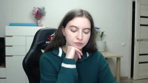 Snapshot of alice_________________________ chatting on 11.14.25 Alice online show from 11.14.25