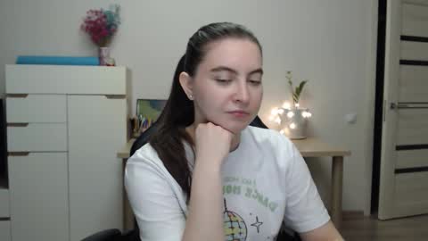 Snapshot of alice_________________________ chatting on 11.30.25 Alice online show from 11.30.25